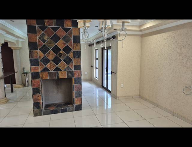 5 BEDROOM HOUSE FOR SALE IN HELDERWYK